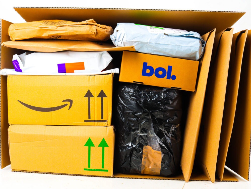 XL Doos met Ongeopende Postpakketten
