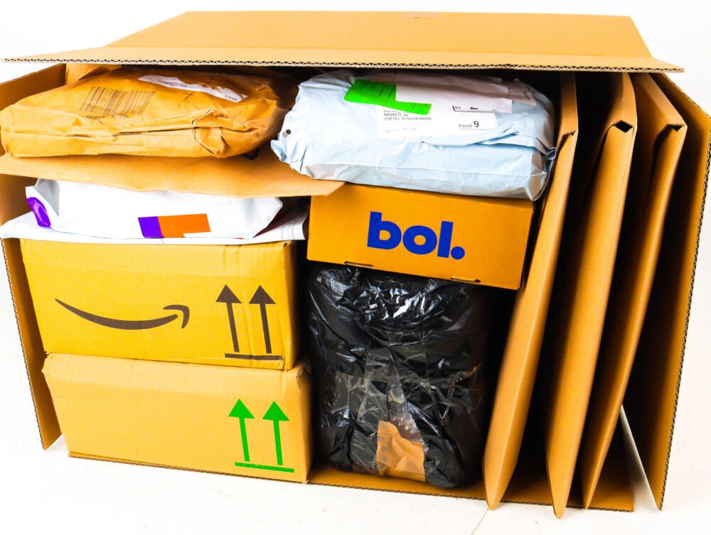 XL Doos met Ongeopende Postpakketten