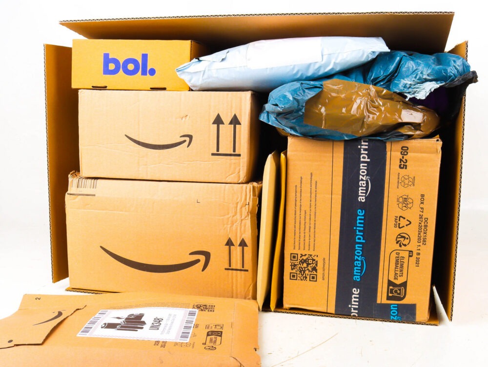 XL Doos met Ongeopende Postpakketten