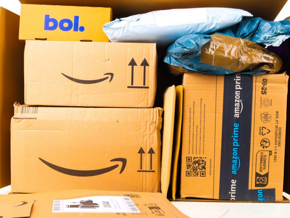 XL Doos met Ongeopende Postpakketten