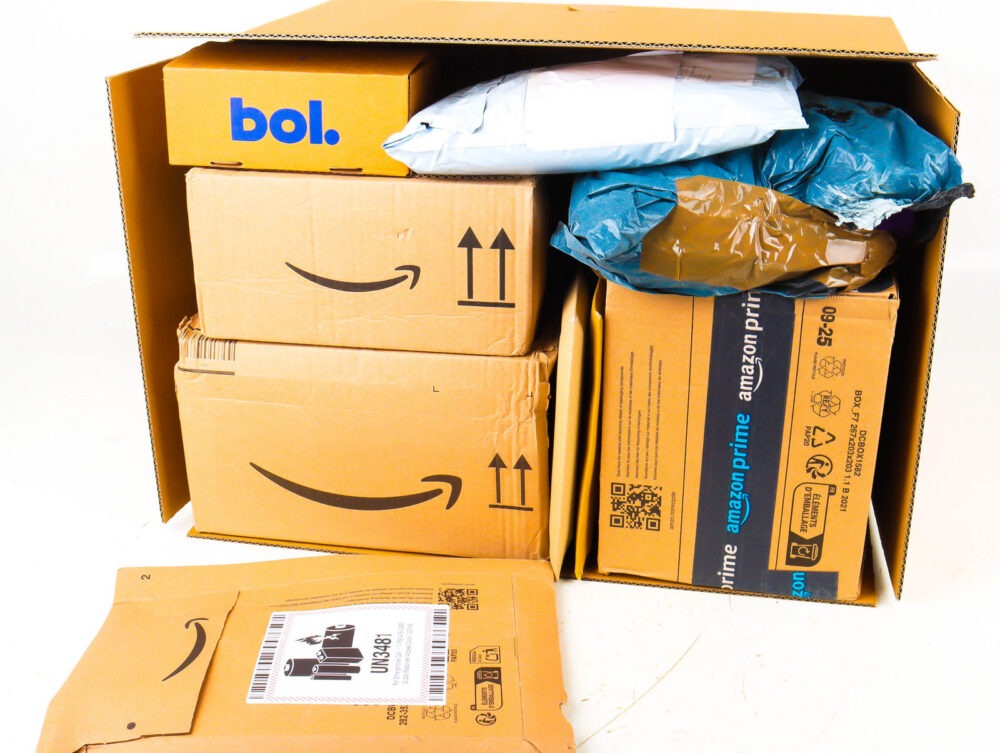 XL Doos met Ongeopende Postpakketten