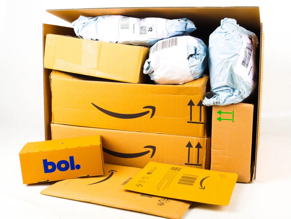 XL Doos met Ongeopende Postpakketten