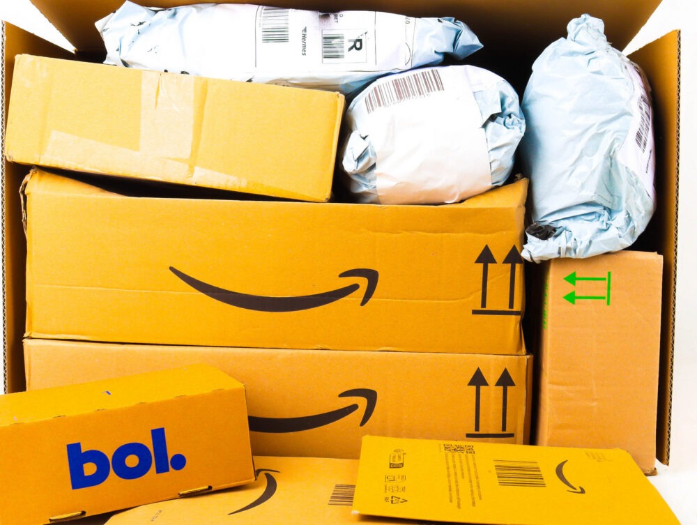 XL Doos met Ongeopende Postpakketten