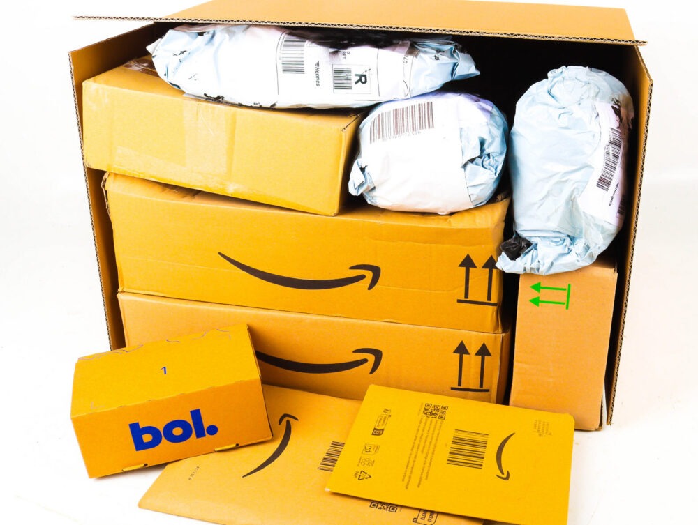 XL Doos met Ongeopende Postpakketten