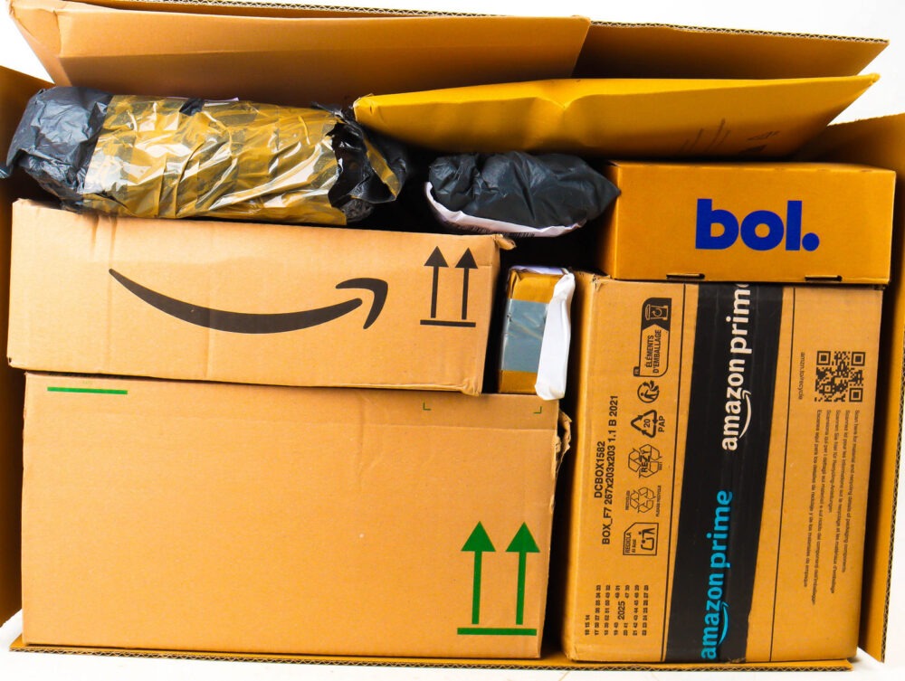 XL Doos met Ongeopende Postpakketten