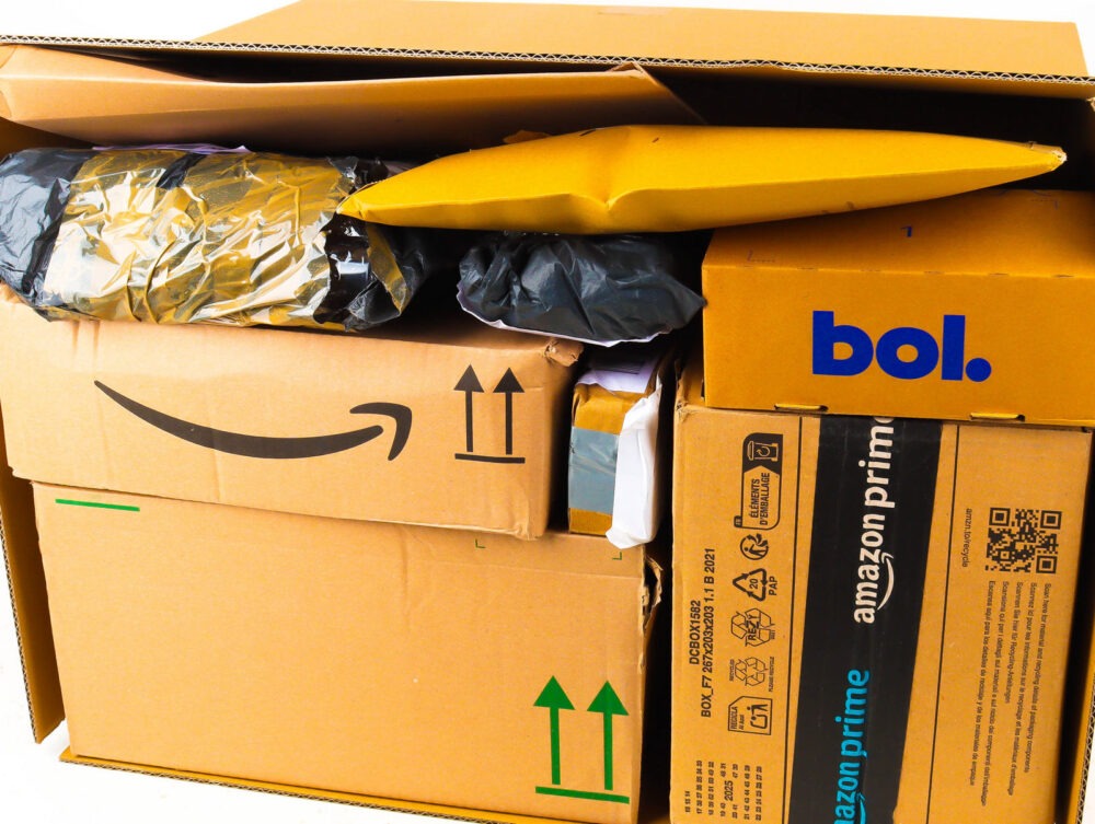 XL Doos met Ongeopende Postpakketten