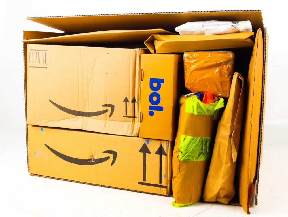 XL Doos met Ongeopende Postpakketten