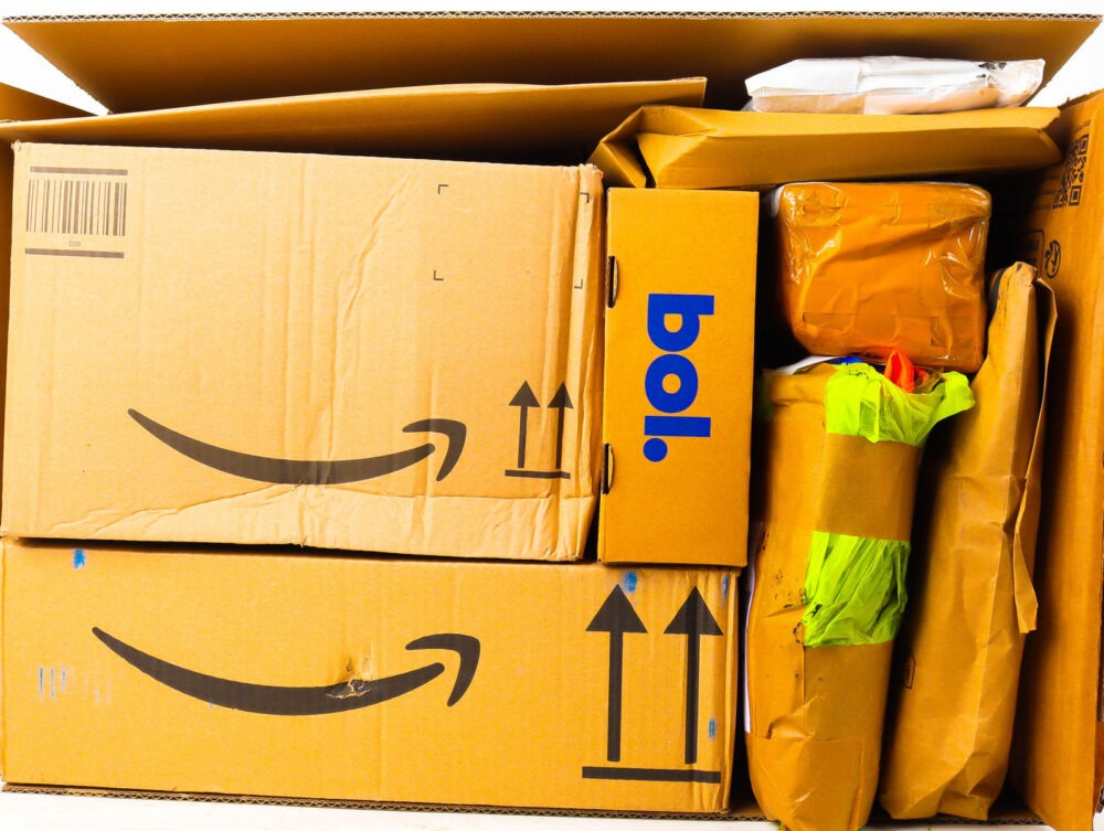 XL Doos met Ongeopende Postpakketten