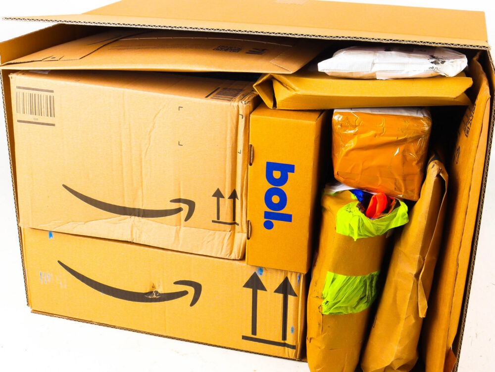 XL Doos met Ongeopende Postpakketten