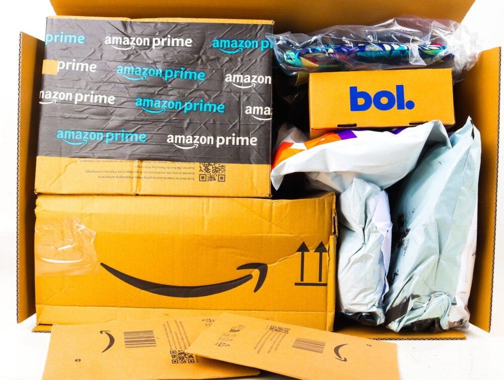 XL Doos met Ongeopende Postpakketten