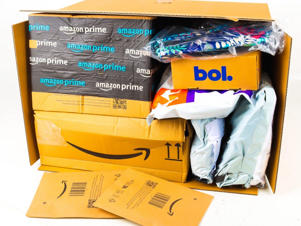 XL Doos met Ongeopende Postpakketten
