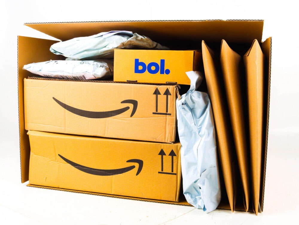 XL Doos met Ongeopende Postpakketten
