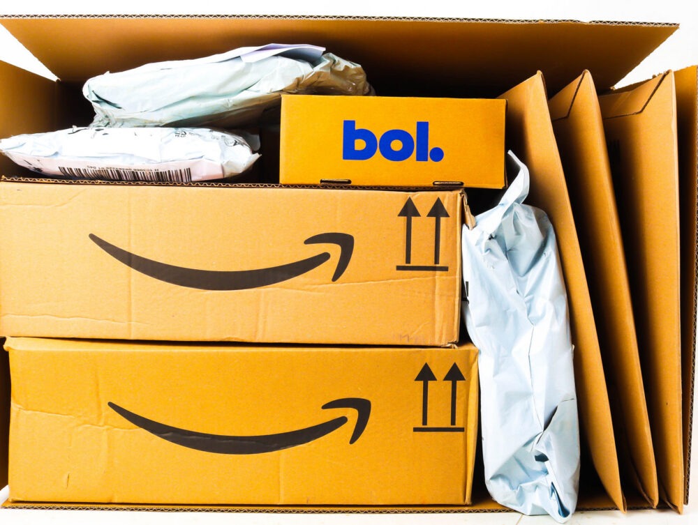 XL Doos met Ongeopende Postpakketten