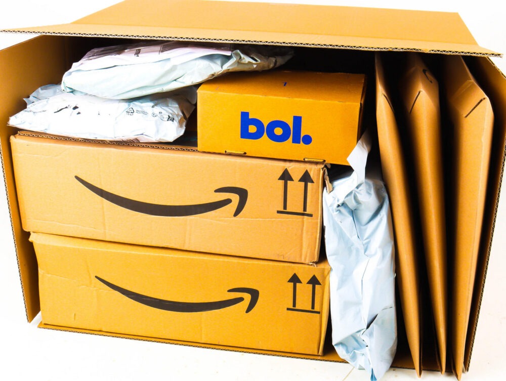 XL Doos met Ongeopende Postpakketten