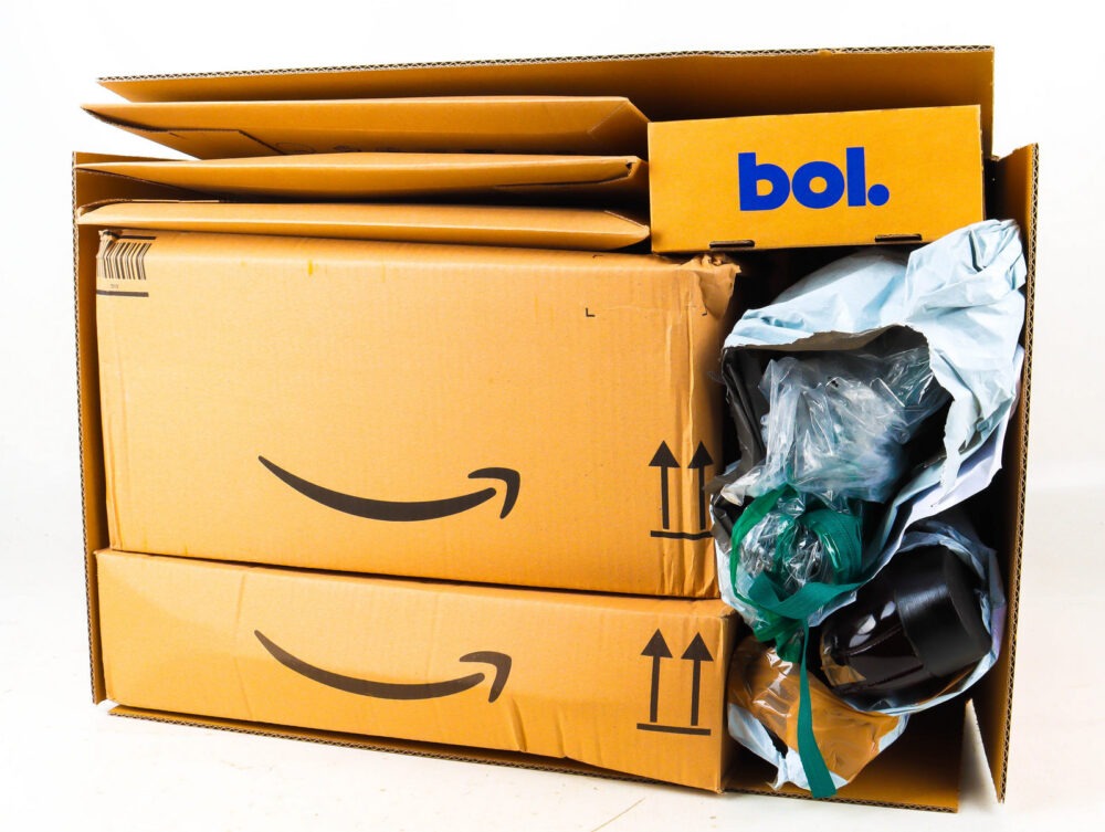 XL Doos met Ongeopende Postpakketten