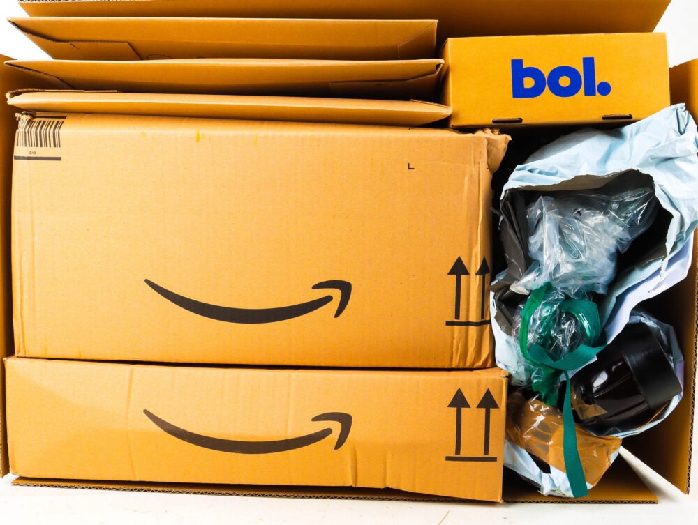XL Doos met Ongeopende Postpakketten