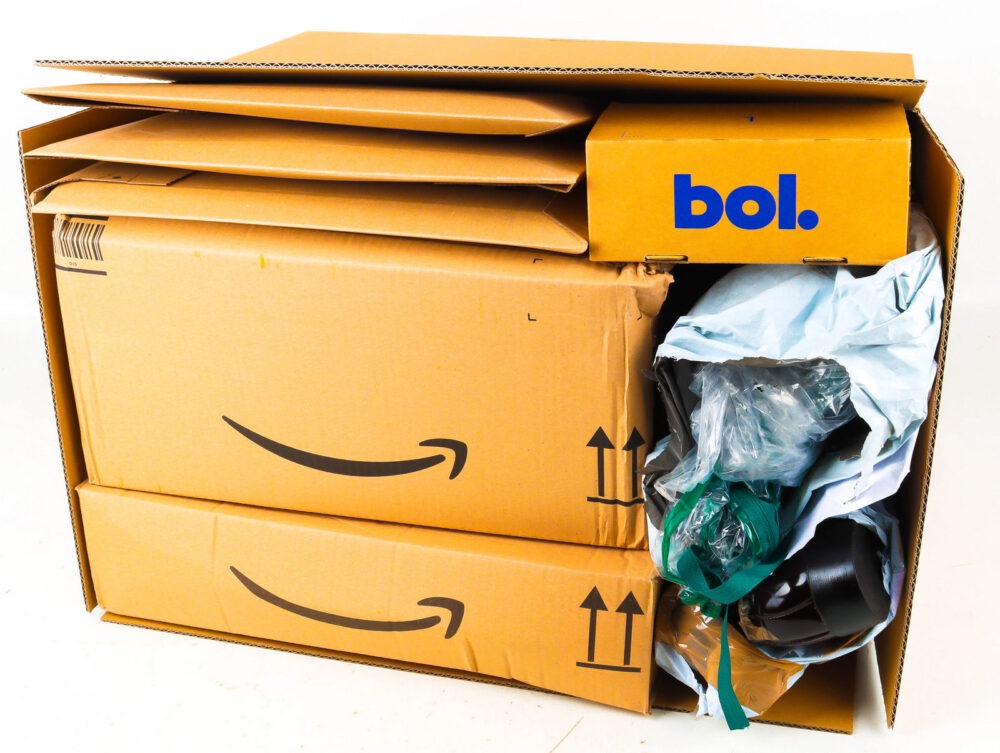 XL Doos met Ongeopende Postpakketten