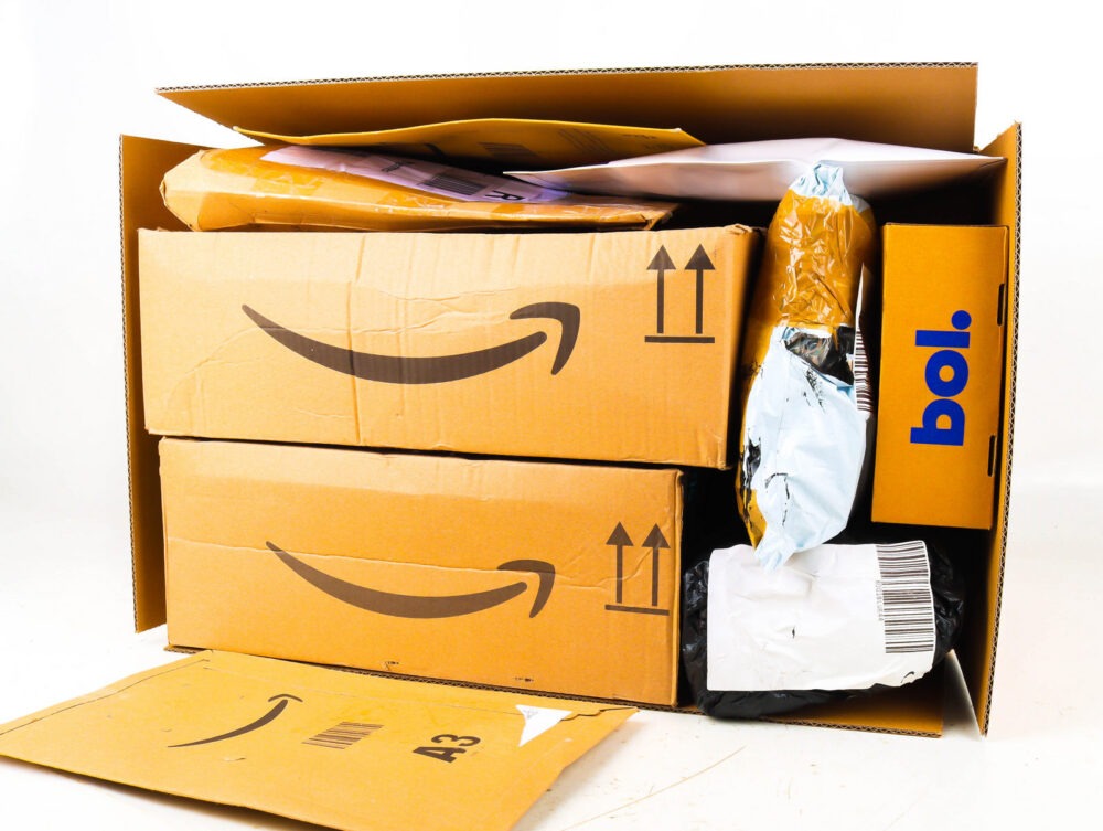 XL Doos met Ongeopende Postpakketten