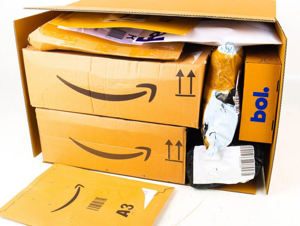 XL Doos met Ongeopende Postpakketten