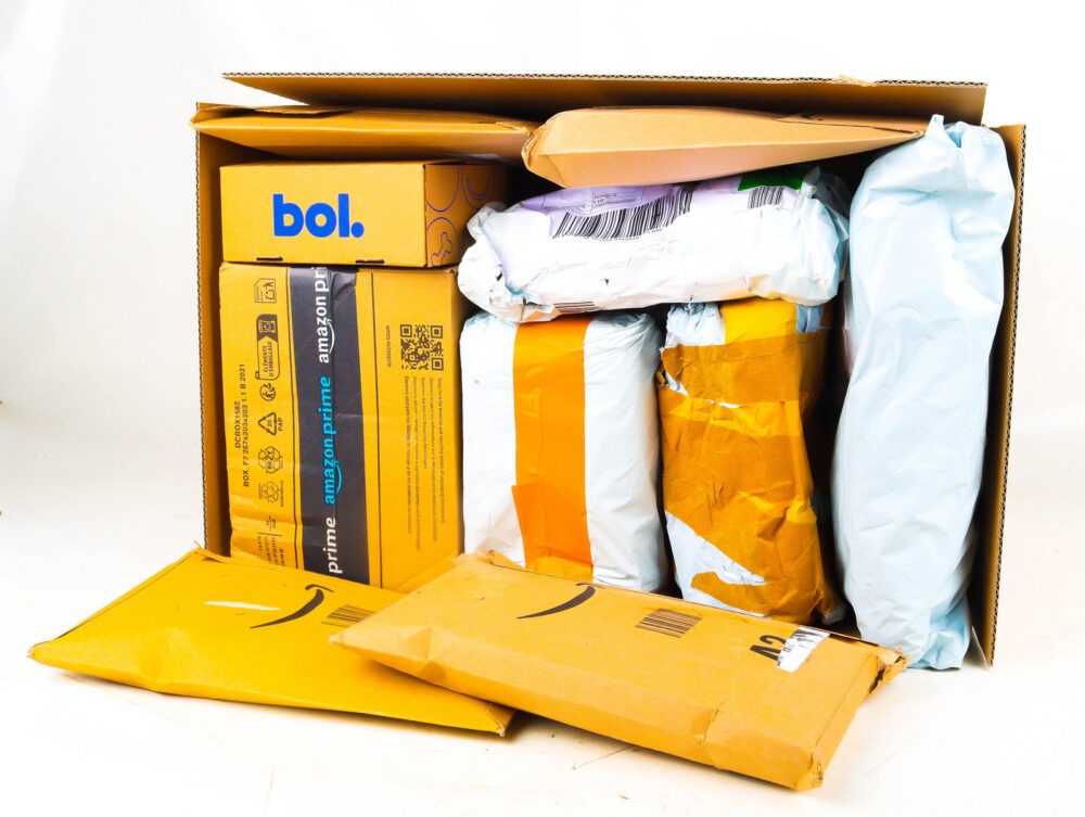 XL Doos met Ongeopende Postpakketten