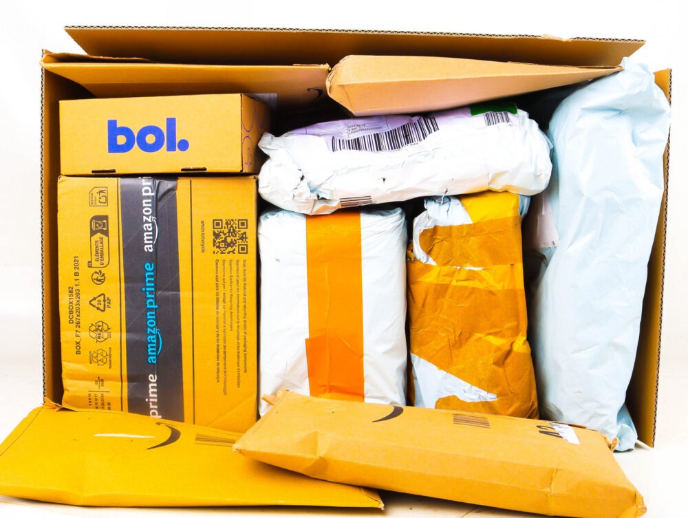 XL Doos met Ongeopende Postpakketten