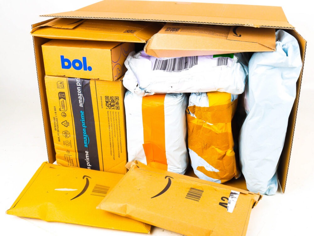 XL Doos met Ongeopende Postpakketten