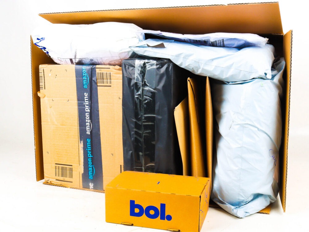 XL Doos met Ongeopende Postpakketten