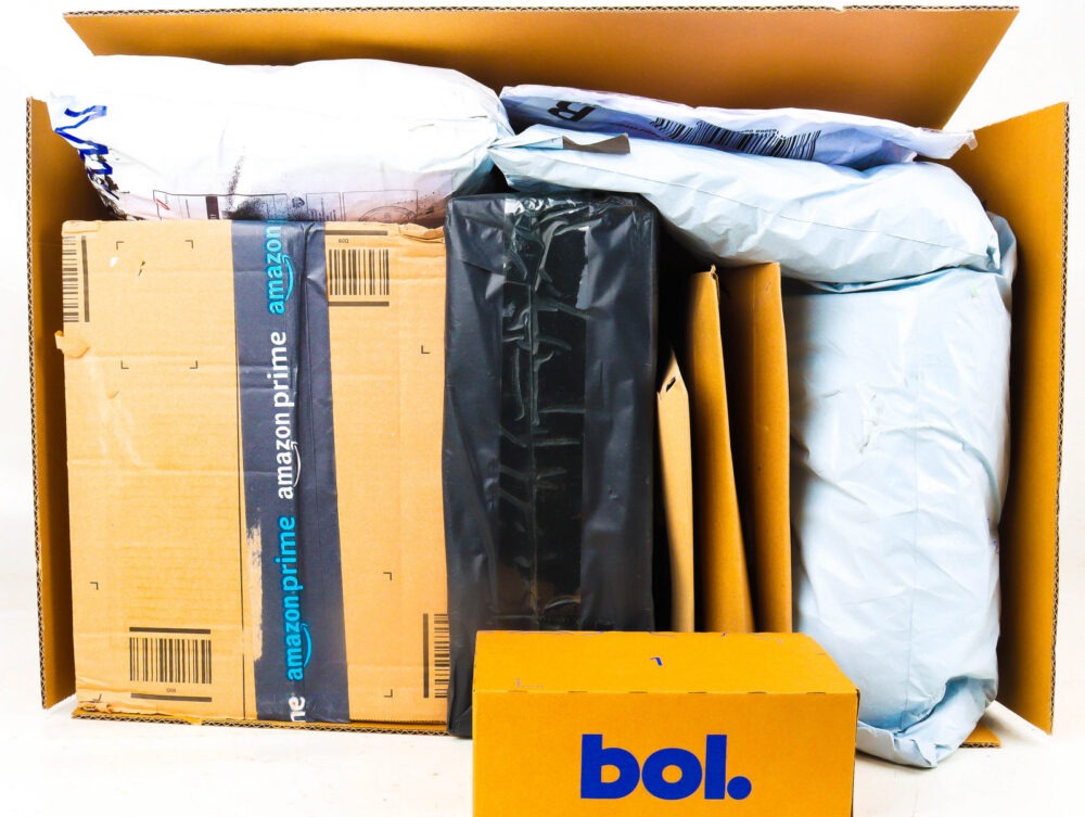 XL Doos met Ongeopende Postpakketten