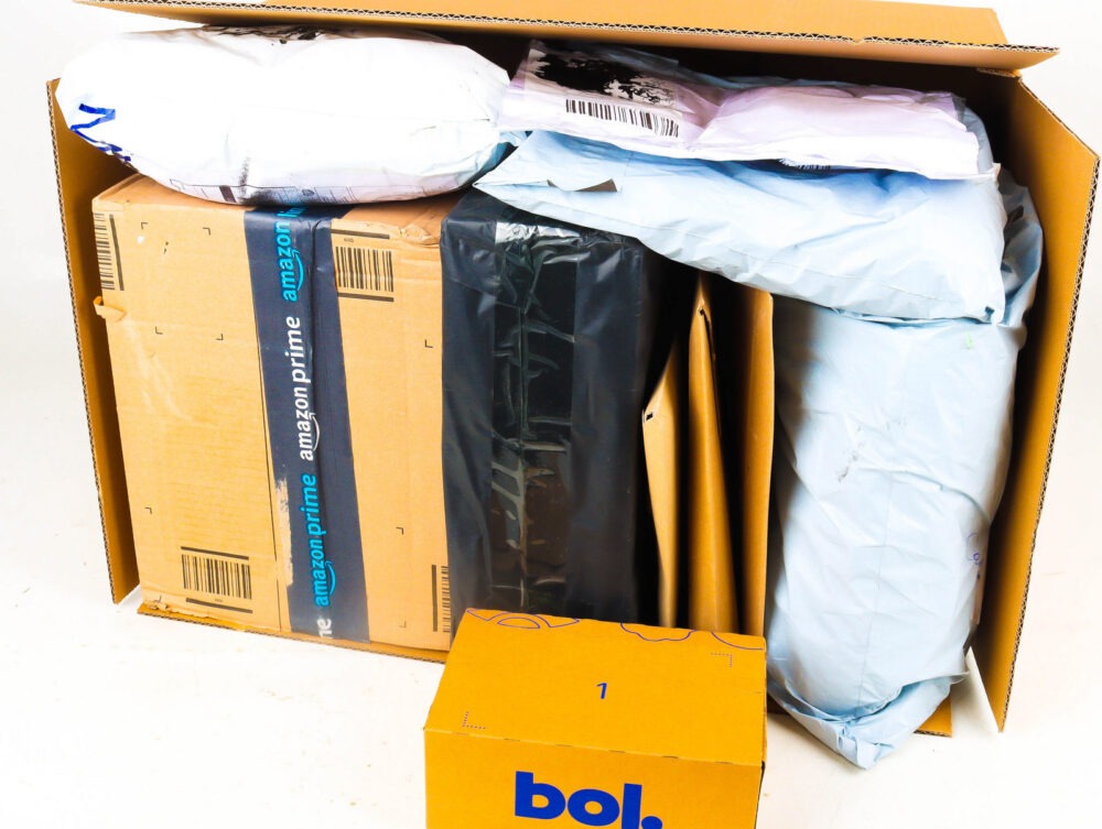 XL Doos met Ongeopende Postpakketten