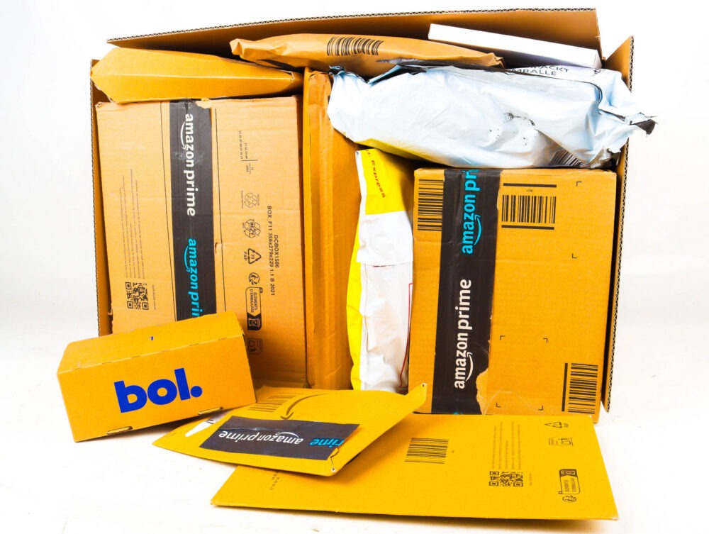 XL Doos met Ongeopende Postpakketten