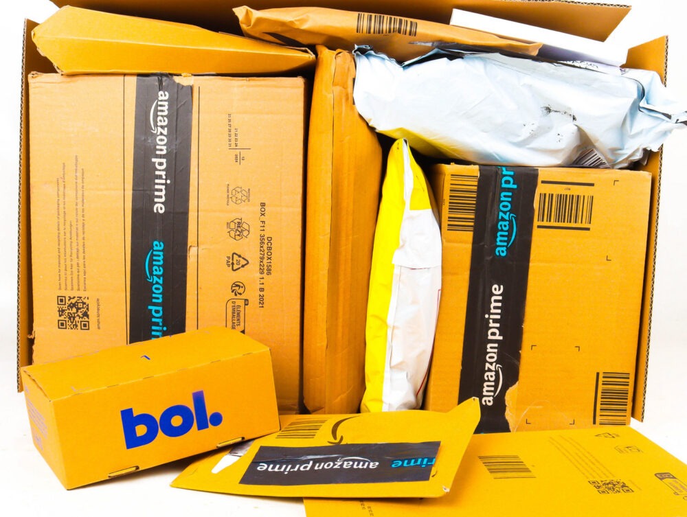 XL Doos met Ongeopende Postpakketten