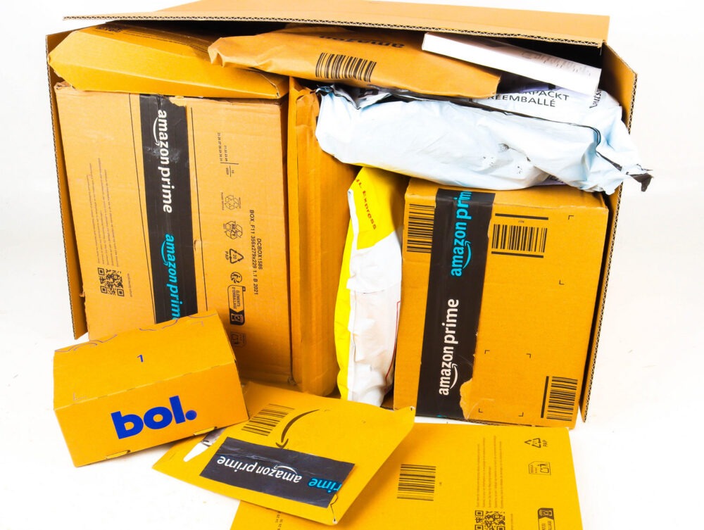 XL Doos met Ongeopende Postpakketten
