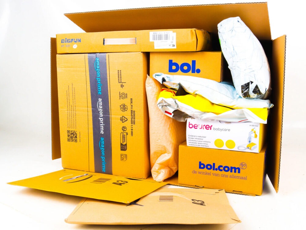 XL Doos met Ongeopende Postpakketten