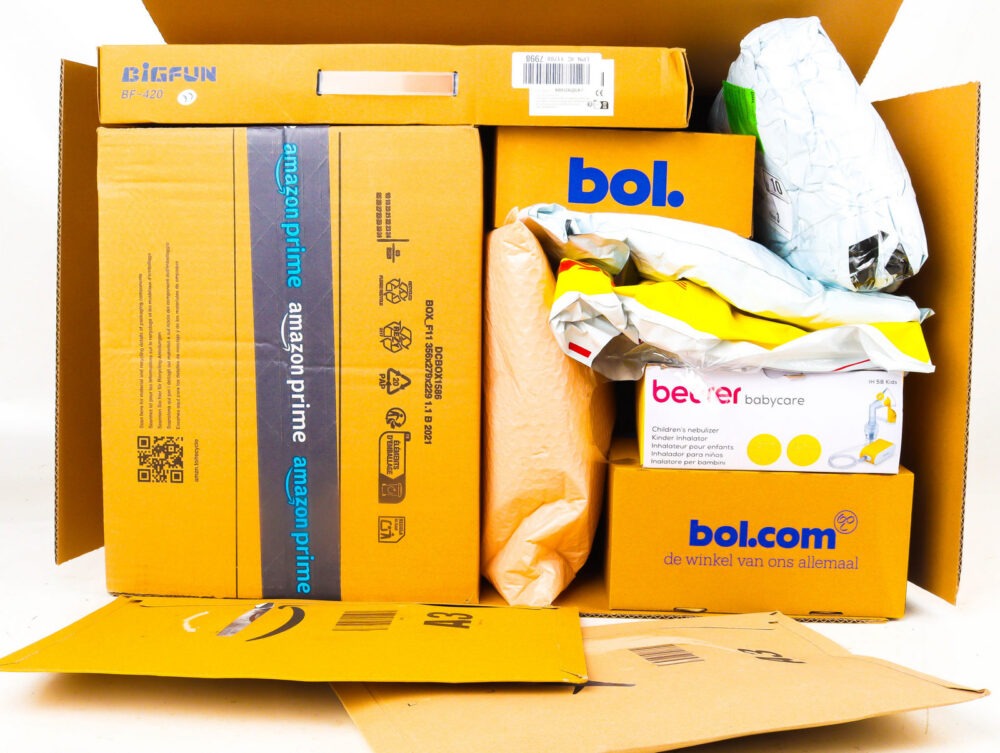 XL Doos met Ongeopende Postpakketten