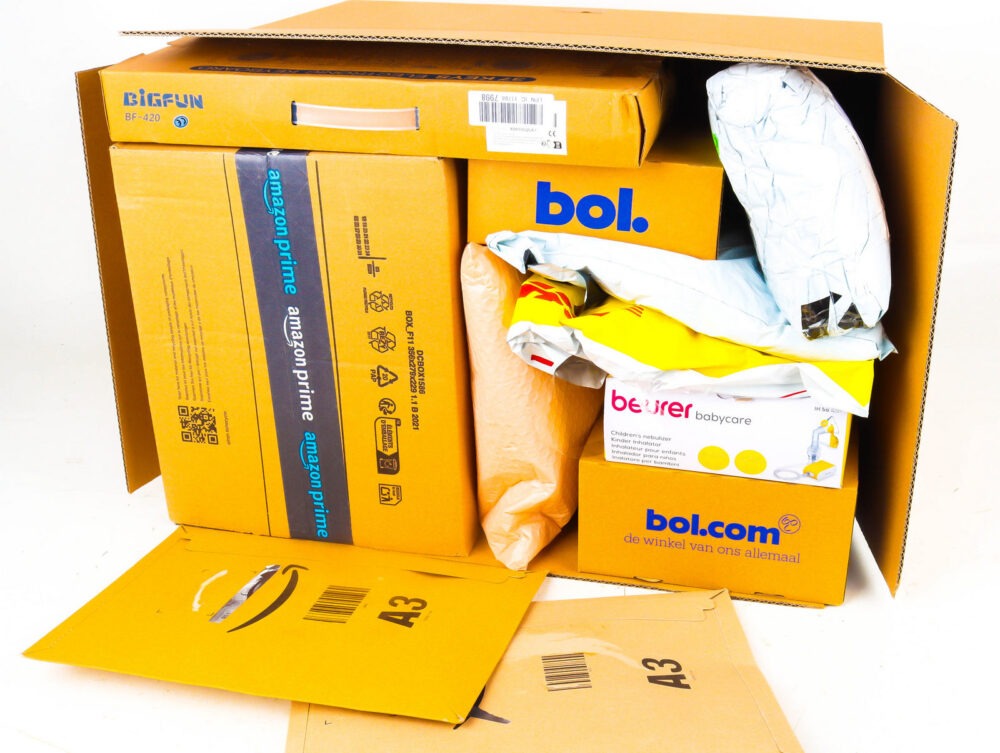 XL Doos met Ongeopende Postpakketten