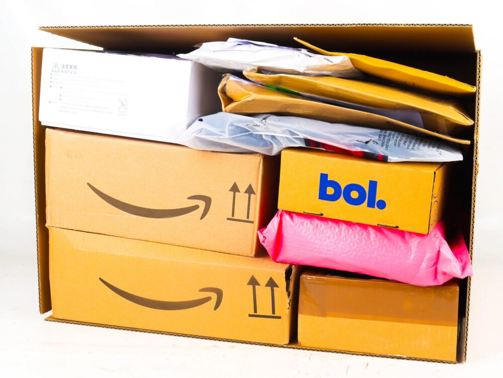 XL Doos met Ongeopende Postpakketten