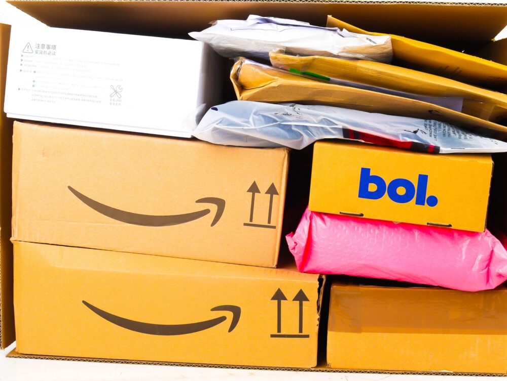 XL Doos met Ongeopende Postpakketten