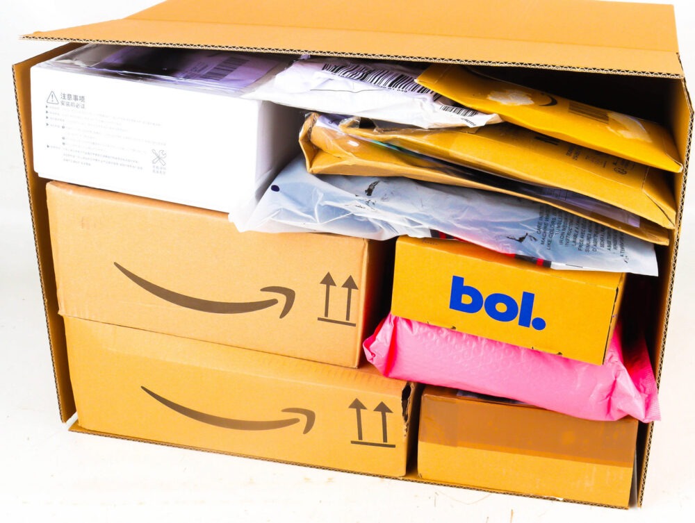XL Doos met Ongeopende Postpakketten