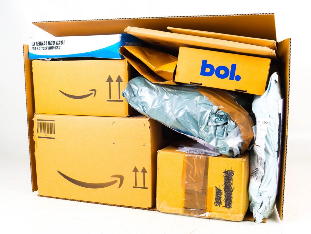 XL Doos met Ongeopende Postpakketten