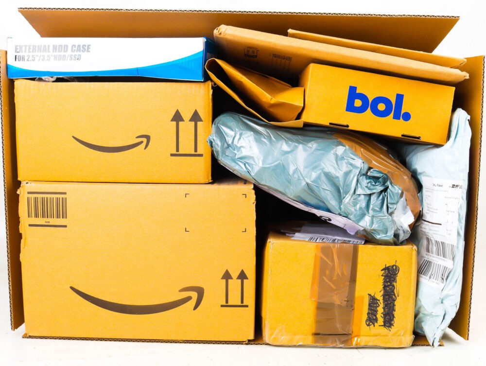XL Doos met Ongeopende Postpakketten