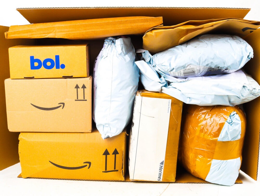 XL Doos met Ongeopende Postpakketten