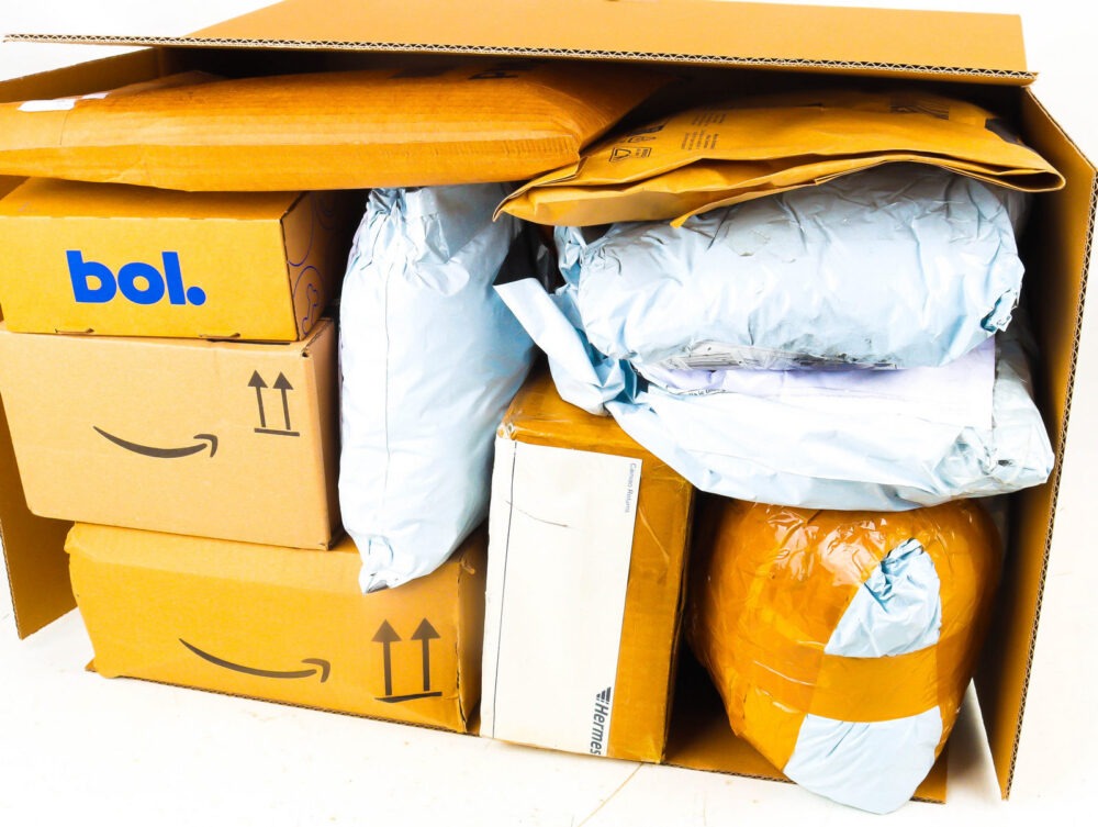 XL Doos met Ongeopende Postpakketten