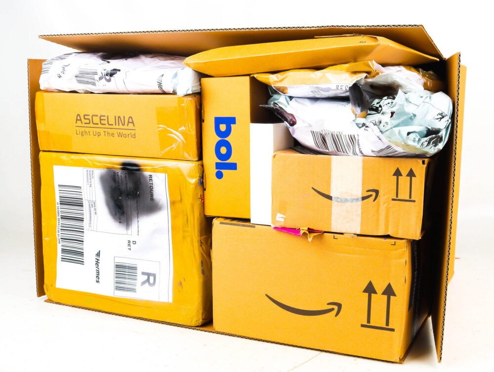 XL Doos met Ongeopende Postpakketten