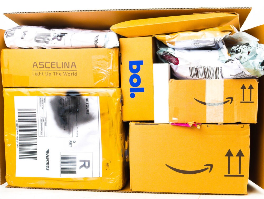 XL Doos met Ongeopende Postpakketten