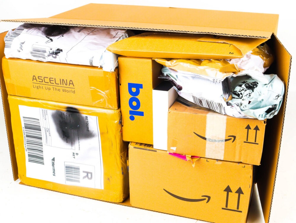 XL Doos met Ongeopende Postpakketten