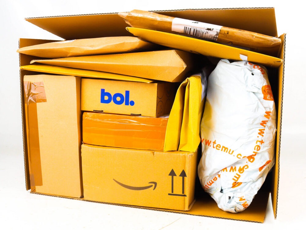XL Doos met Ongeopende Postpakketten