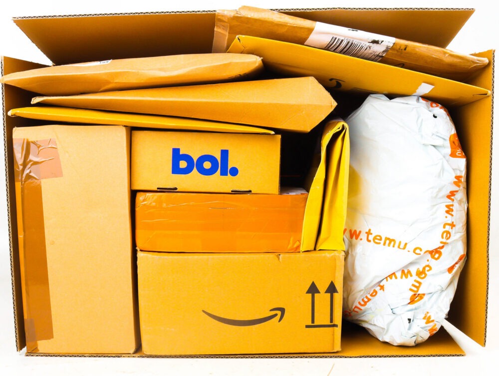 XL Doos met Ongeopende Postpakketten