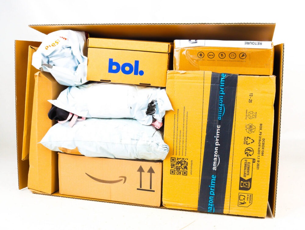 XL Doos met Ongeopende Postpakketten