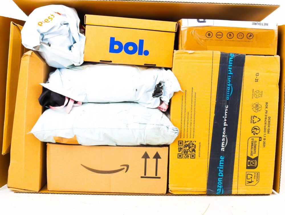 XL Doos met Ongeopende Postpakketten