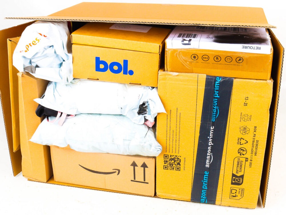 XL Doos met Ongeopende Postpakketten